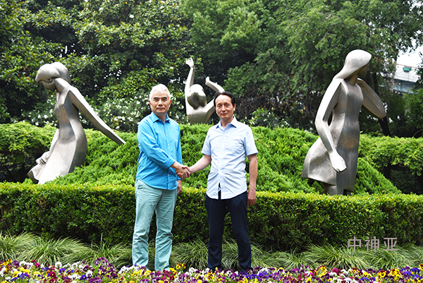 嬉水少女.jpg 嬉水少女.jpg