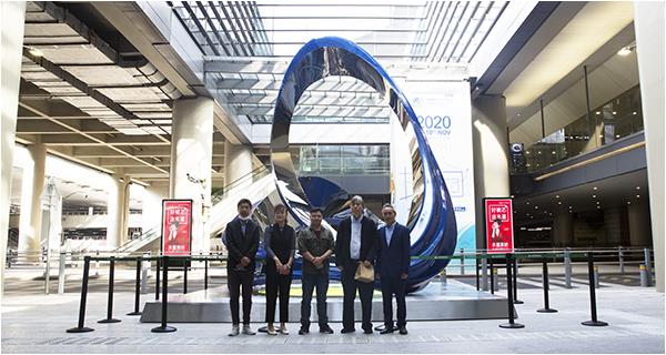 【匠人匠心】上海虹橋國際機(jī)場T2航站樓到達(dá)廣場空間公共雕塑《藍(lán)色時(shí)光機(jī)》落成