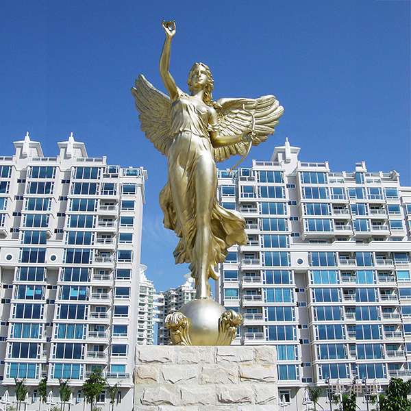 《至尊門第》高3m 鑄銅 設(shè)計:姜志群 2003年 位于廈門會展中心東側(cè)